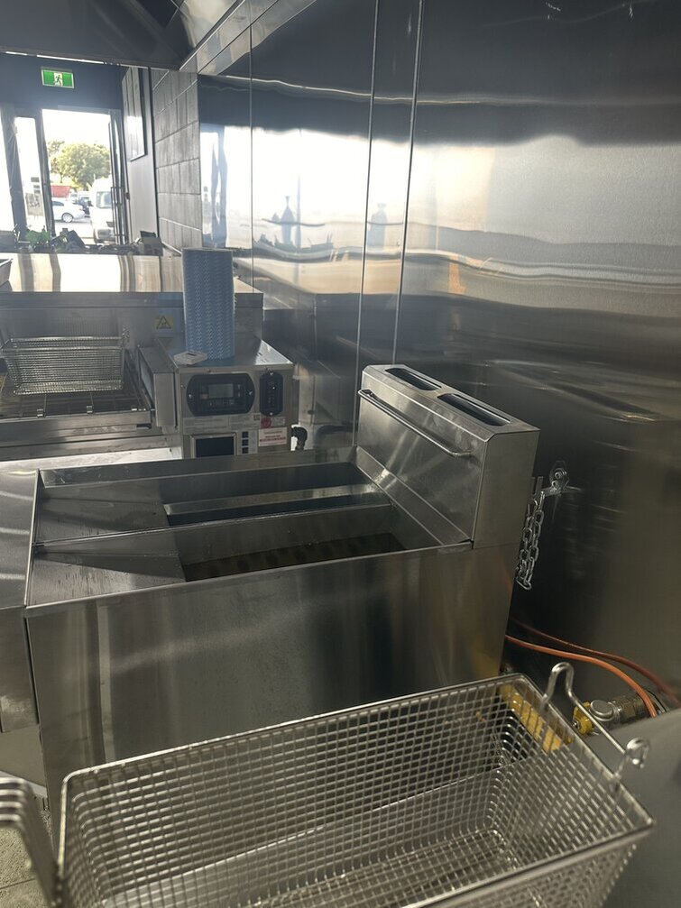 Gas installation in commercial kitchen