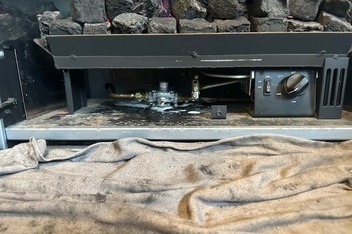 Gas fire during gas fire service with drop sheet
